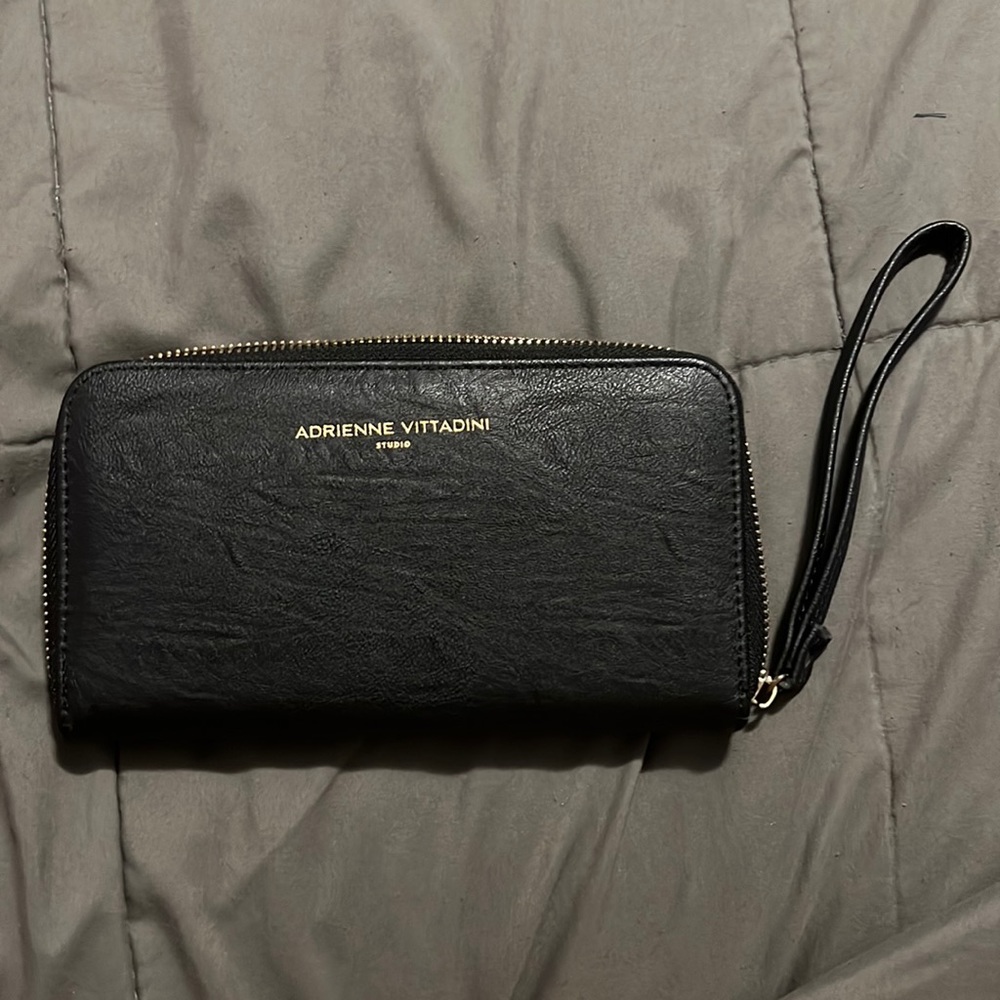 Adrienne vittadini wristlet